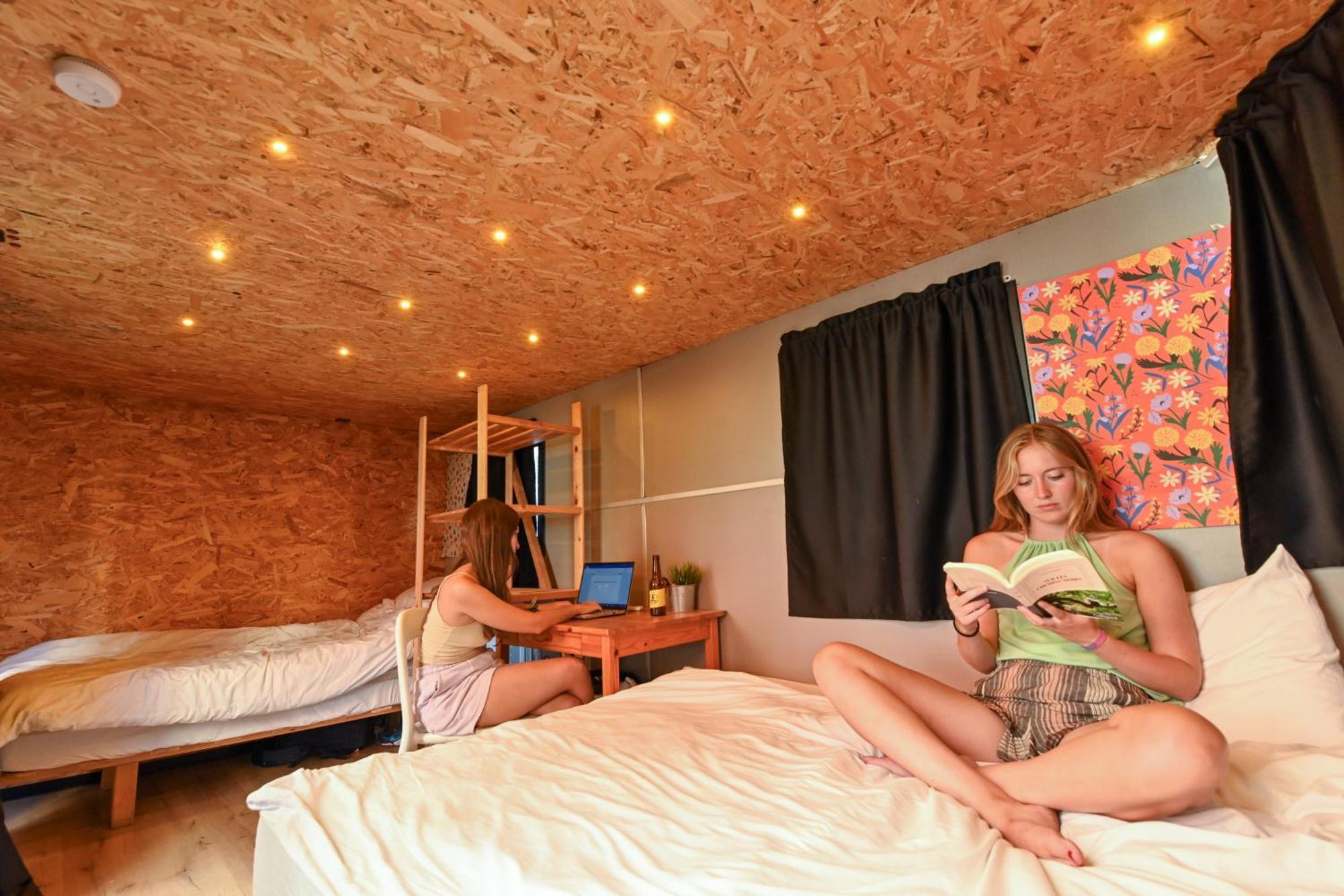 Caravan Hostel Tel Aviv By Roger Age 18-45 Exterior photo