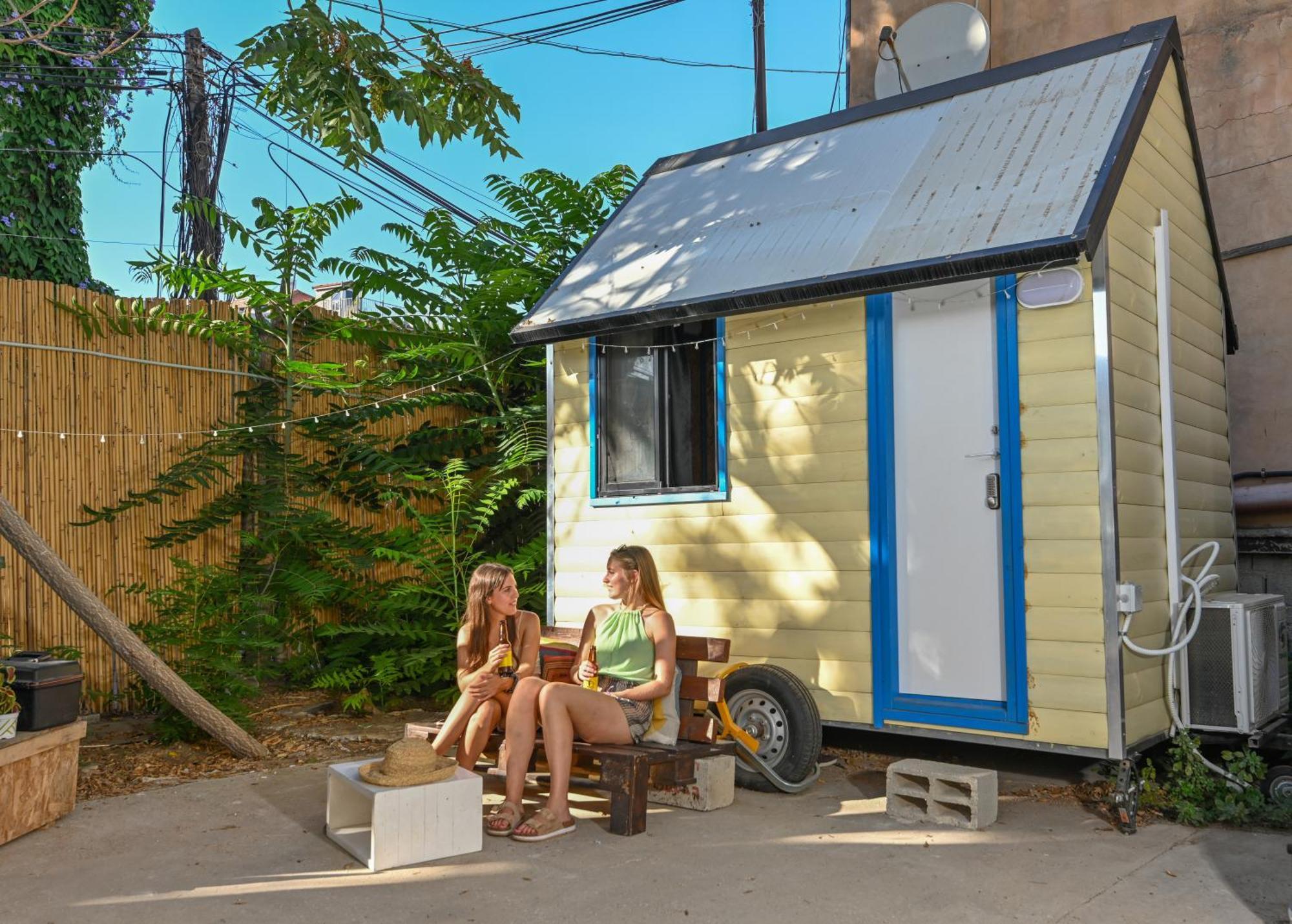Caravan Hostel Tel Aviv By Roger Age 18-45 Exterior photo